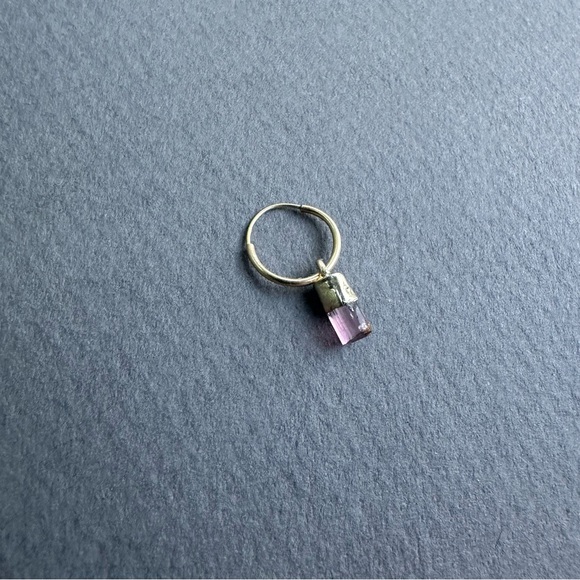 ♥️SOLD 14k solid gold rustic pink tourmaline raw terminated cap hoop earring c - Picture 2 of 9